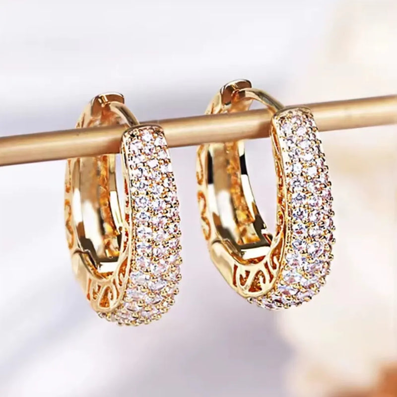 Brincos Argola Dourada com Zircônias - HUITAN
