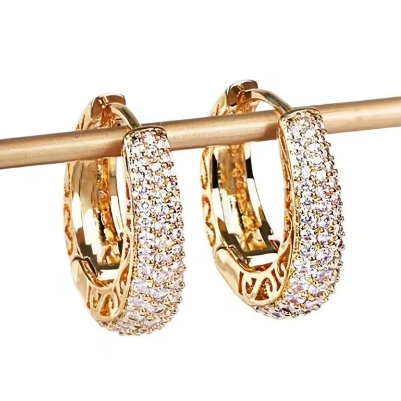 Brincos Argola Dourada com Zircônias - HUITAN