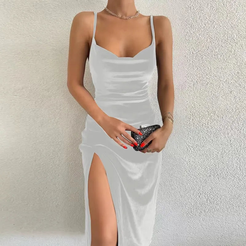 Vestido de Festa com Fenda Lateral de Veludo - VelvetGlow Dress