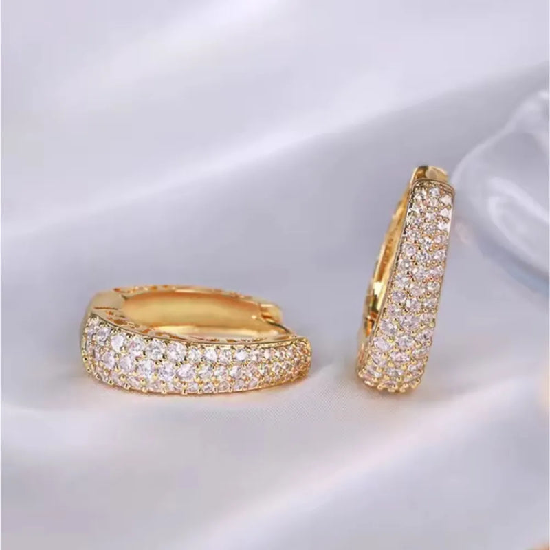 Brincos Argola Dourada com Zircônias - HUITAN