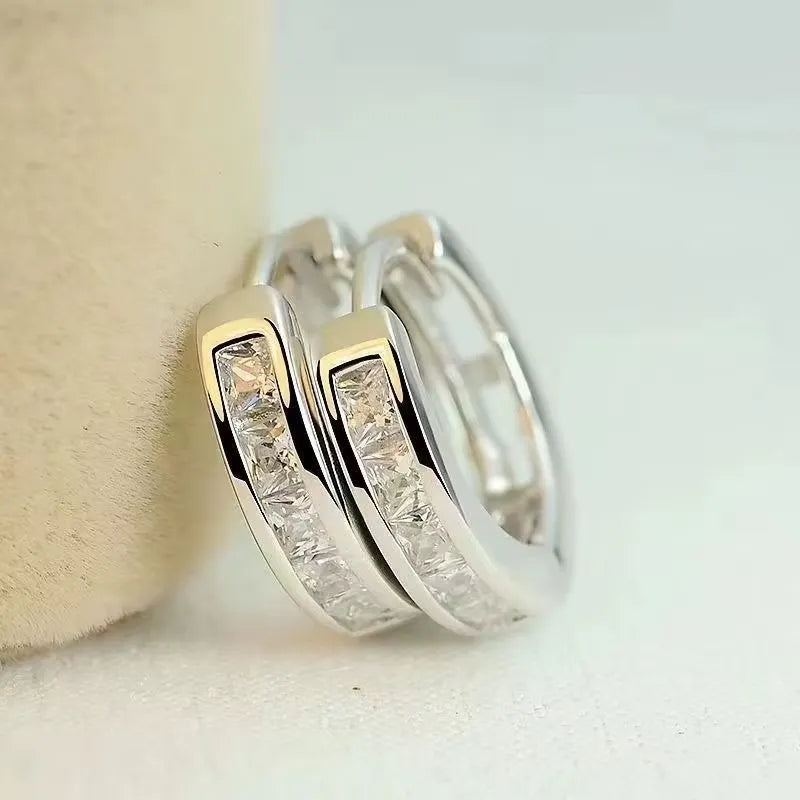 Brincos em Prata 925 com Zircônia e Formato Circular - AURORA