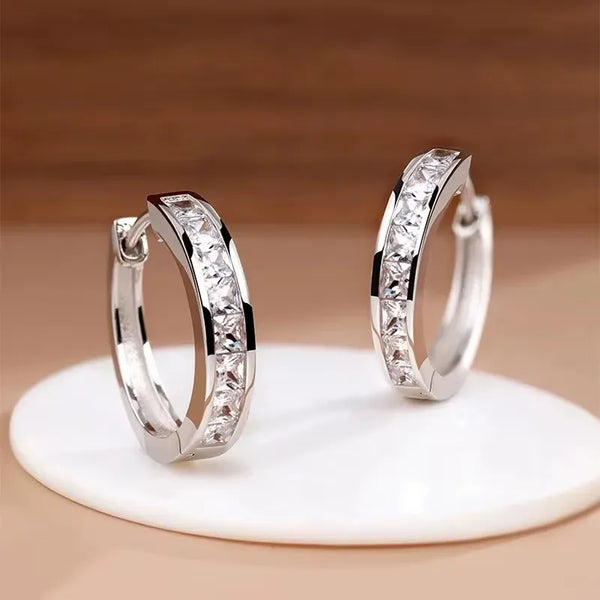 Brincos em Prata 925 com Zircônia e Formato Circular - AURORA