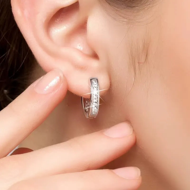 Brincos em Prata 925 com Zircônia e Formato Circular - AURORA